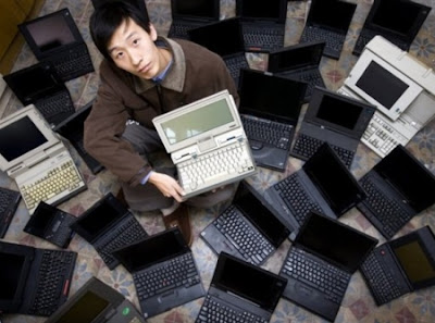 Guo Yue holding a laptop Guo Yue holding a laptop