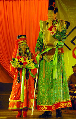 World's Tallest Man Holds Formal Wedding Ceremony World's Tallest Man Holds Formal Wedding Ceremony