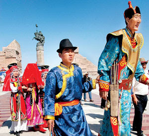 World's Tallest Man Holds Formal Wedding Ceremony World's Tallest Man Holds Formal Wedding Ceremony