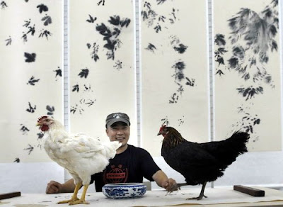 Chickens paint works of art Chickens paint works of art