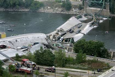 Fallen Bridge Fallen I-35W Motorway Bridge