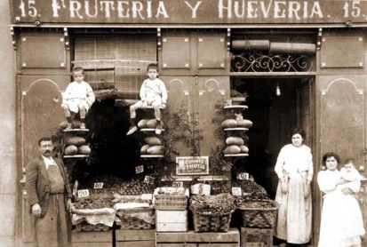 [FruterÃ­a+y+HueverÃ­a.+Calle+Carranza,+15+(1900).jpg]