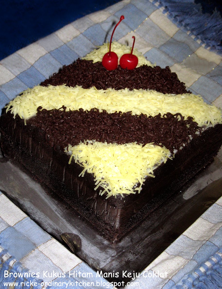 Just My Ordinary Kitchen... ORDER BROWNIES KUKUS HITAM MANIS TOPPING