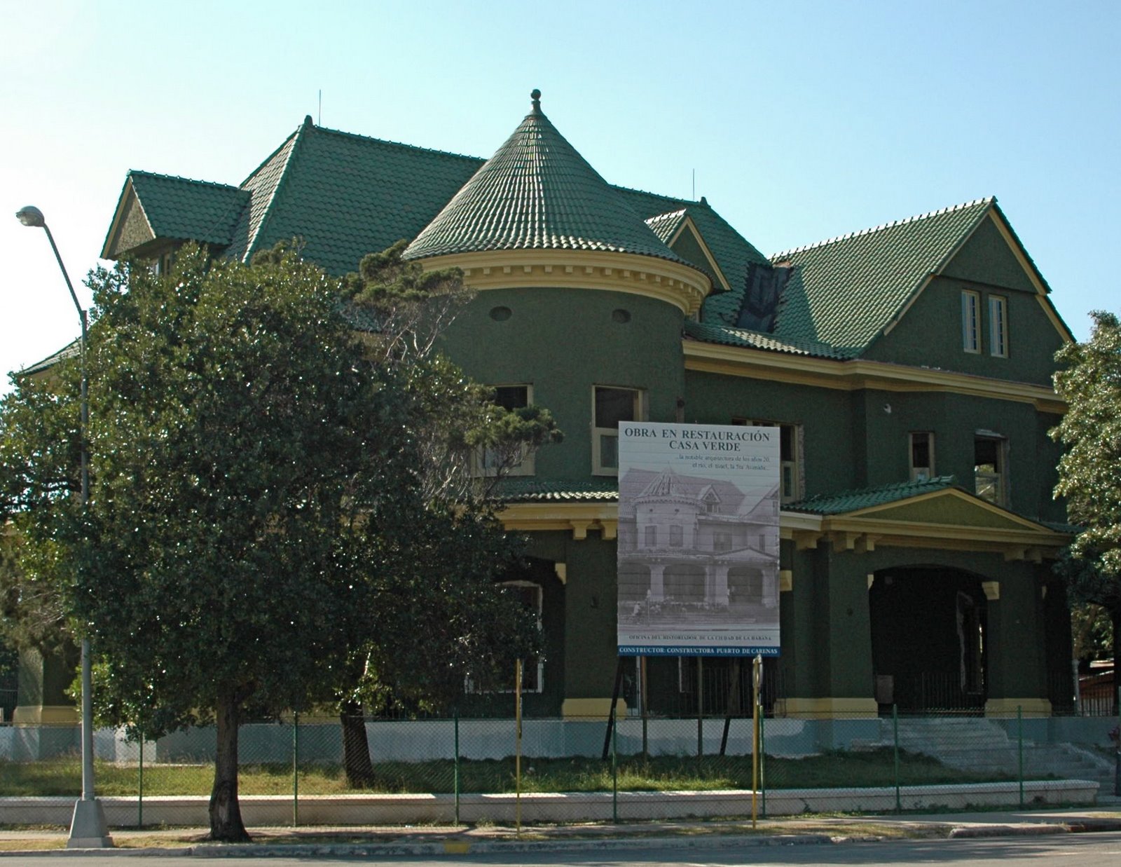 [green-house-1.jpg]