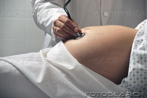 [doctor-examining-pregnant_~pr25481.jpg]