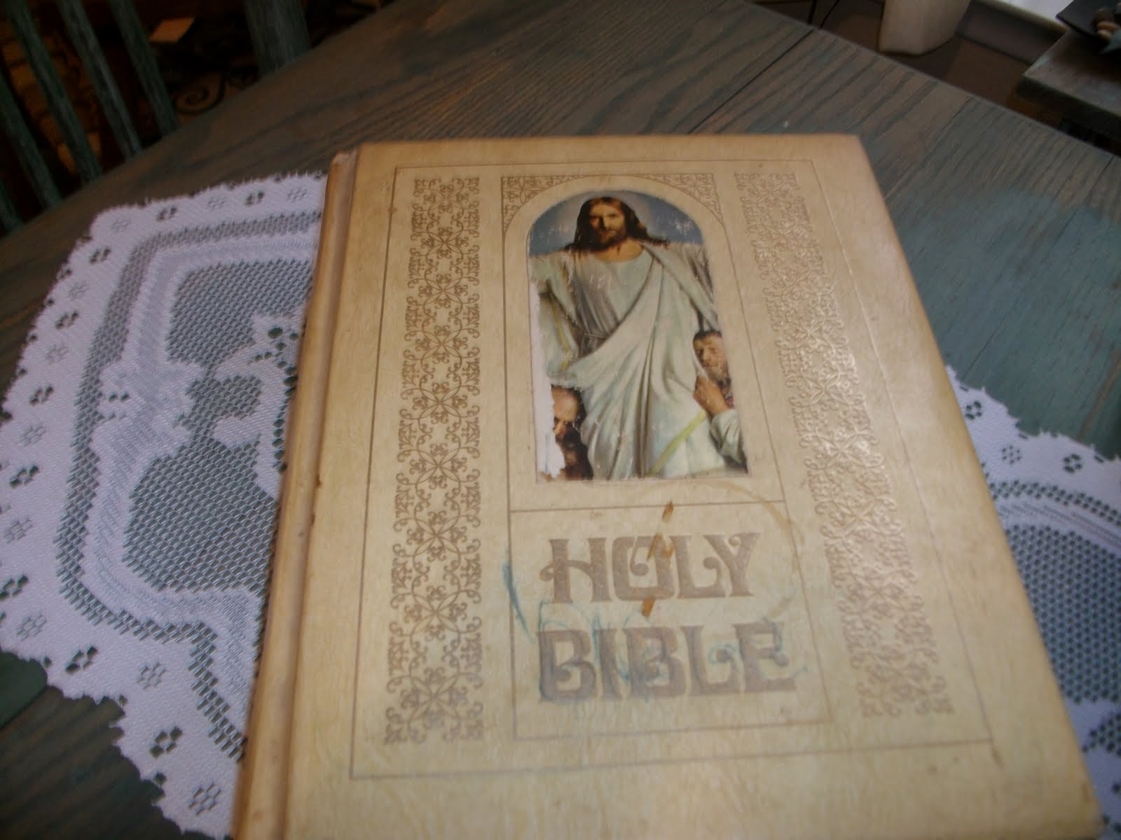 Nana's Nuggets Memories Christmas Tree & "coffee table"Bible