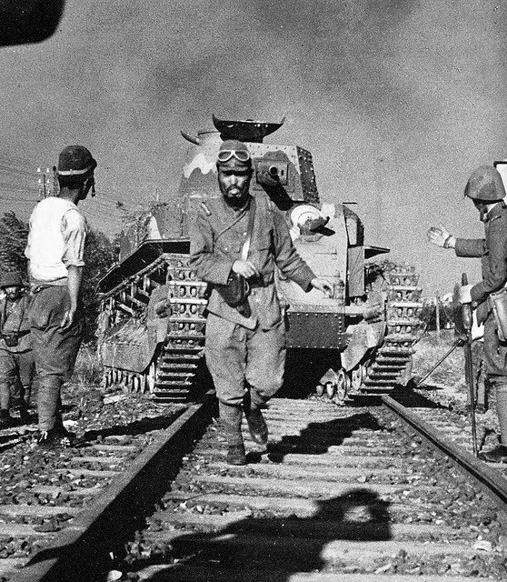 japanese+army+tank+commander+guiding+a+type+89+medium+during+a+railway+crossing+%2528china+1938%2529.jpg