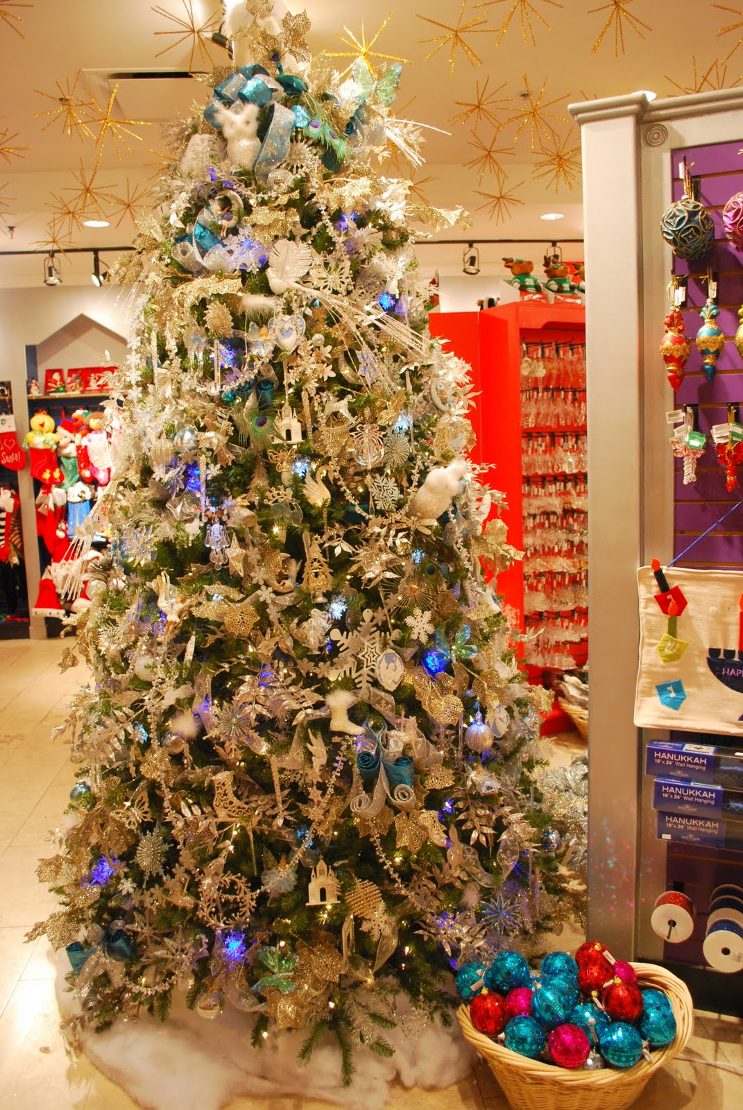 Mille Fiori Favoriti: Christmas in NY Ornament Shop