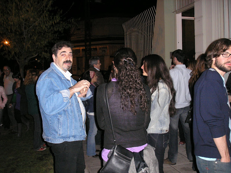 Expositor Hugo Masoero desde la calle