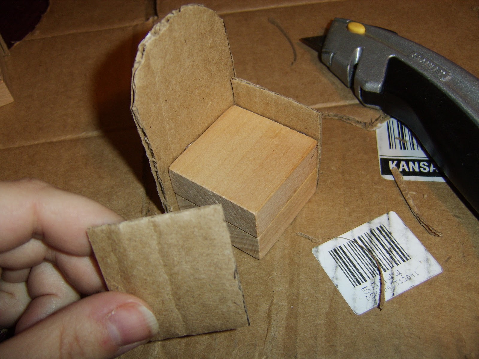 Stringer Mama DIY Dollhouse! Day 3