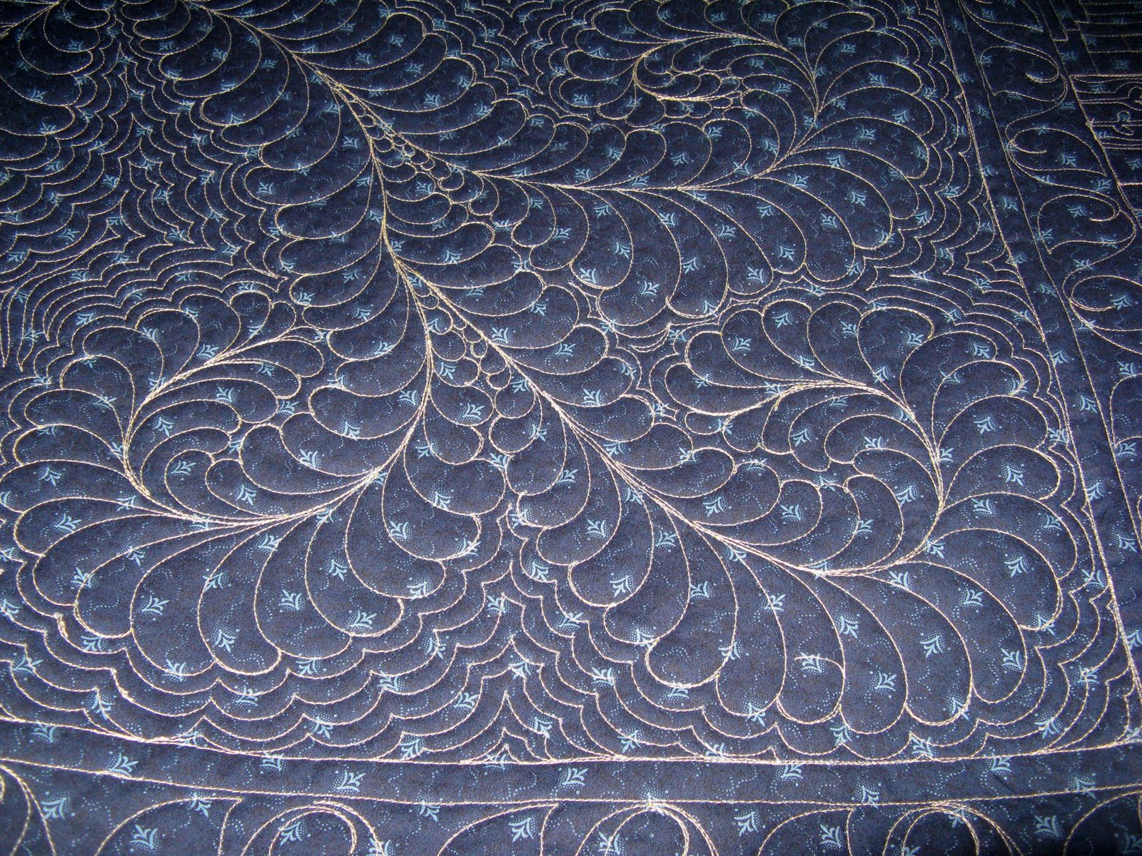 [sharon's+quilt+center+back+closeup.jpg]