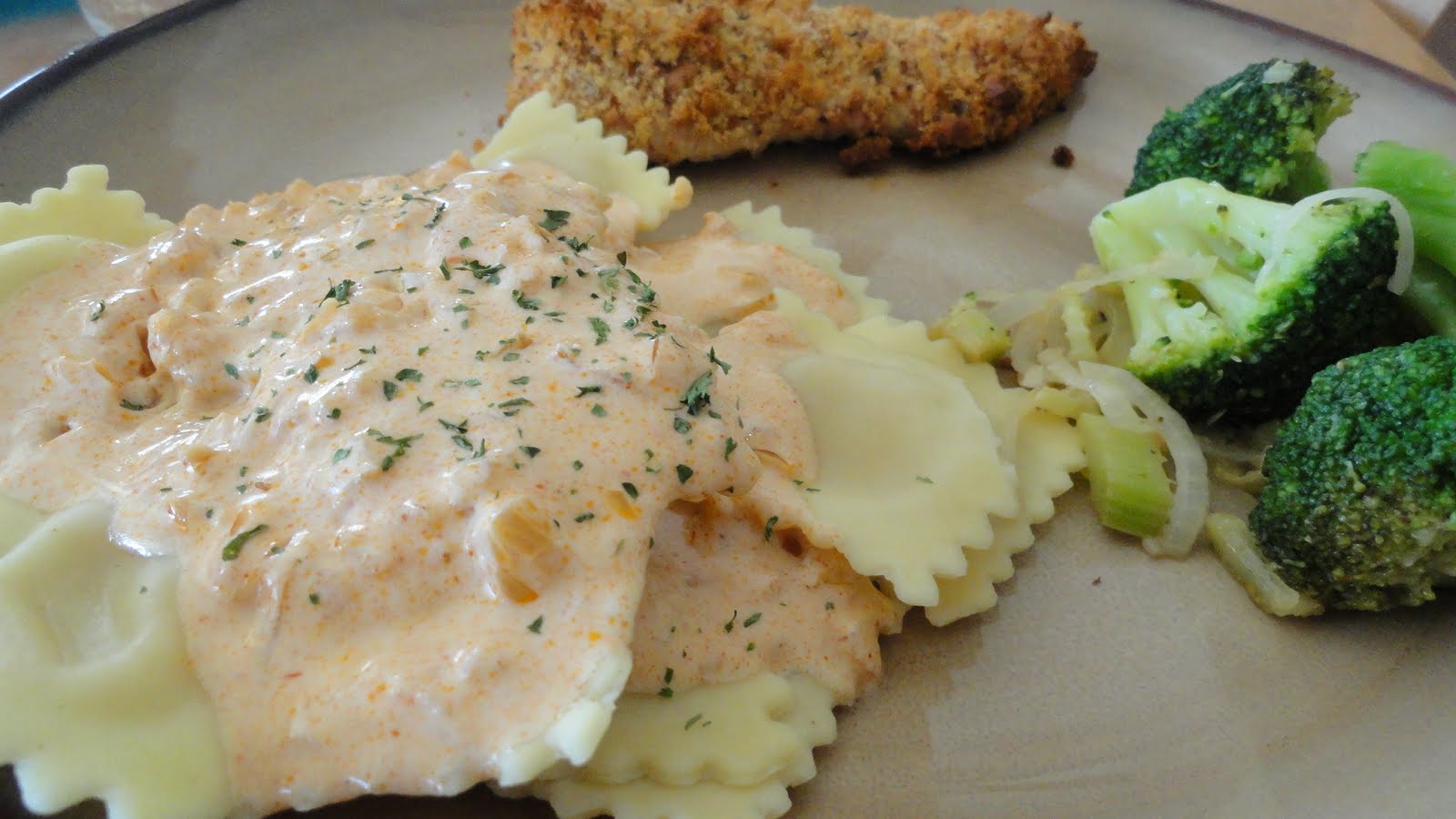 The OnCall Cook Onion Cream Pasta Sauce