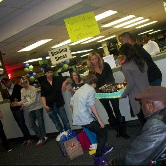 justin bieber birthday party pictures of justin bieber birthday cakes cakes. justin bieber birthday party