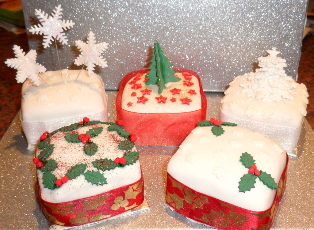 Jungle Decorated Victoria Sponge Cake Jungle Decorated Victoria Sponge Cake