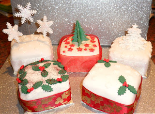Zucchero pouted invierno webneel mouthwatering weihnachtstorten weihnachtliche kue lucu mupeng bakal bikin motivtorten portionen zima tolles gebäck tormenti donnaclick The Fondant Fairy: November 2010