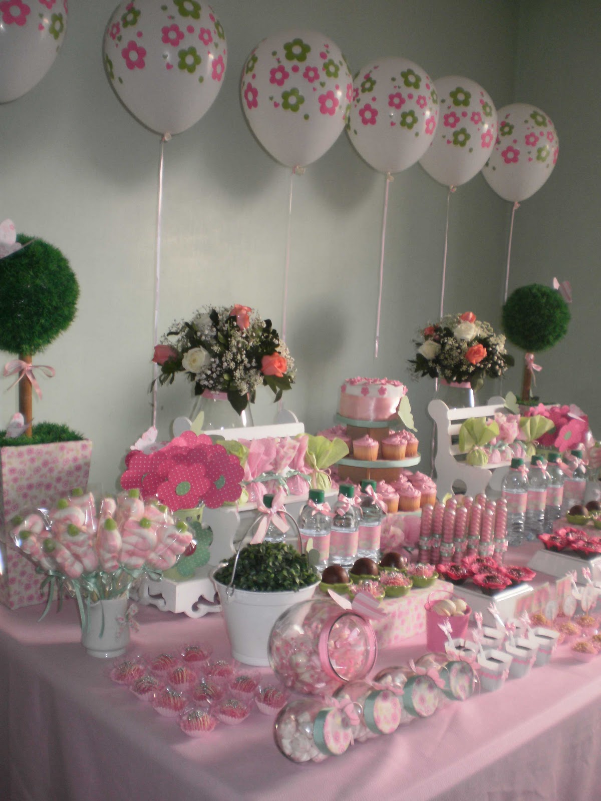 decoracao de aniversario jardim das borboletas: FESTAS BLOG: UMA JARDIM VERDE E ROSA E BORBOLETAS DE MARIA CLARA decoracao de aniversario jardim das borboletas: FESTAS BLOG: UMA JARDIM VERDE E ROSA E BORBOLETAS DE MARIA CLARA
