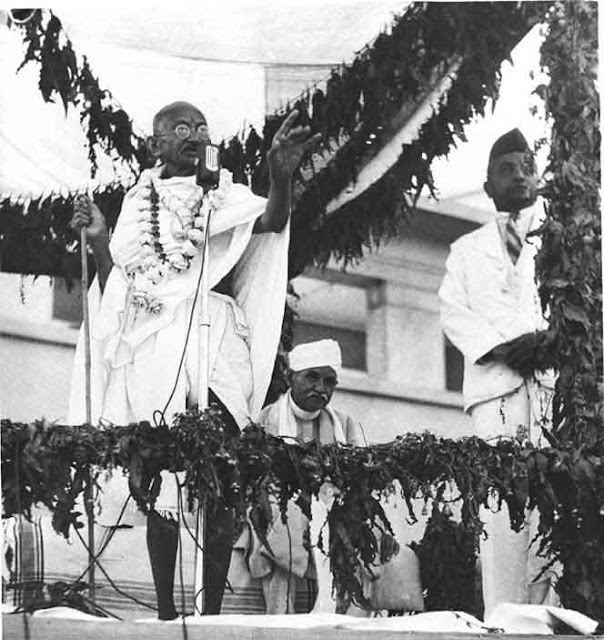 Mahatma+Gandhi+performing+the+opening+ceremony+of+Kamla+Nehru+Hospital+in+Allahabad+in+1941.+Pandit+Mahan+Mohan+Malavaya+is+Seated+next+to+him+and+Dr.+Jivaraj+Mehta+is+seen+standing+on+the+extreme+right