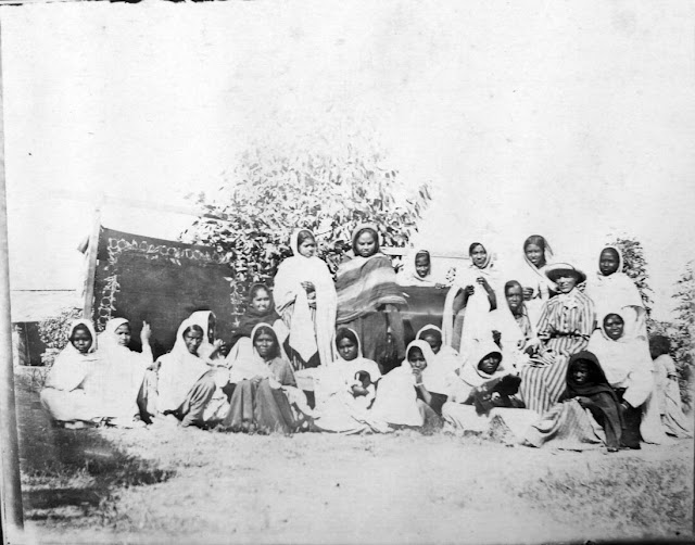 India-Women-and-Children-Group-Photo-1902_second