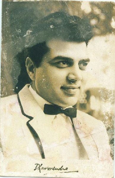 Signed Photographs Of Indian Hindi Movie Actor Dharmendra Old Indian Photos Second hand husband (2015)dharmendra, gippy grewal. old indian photos