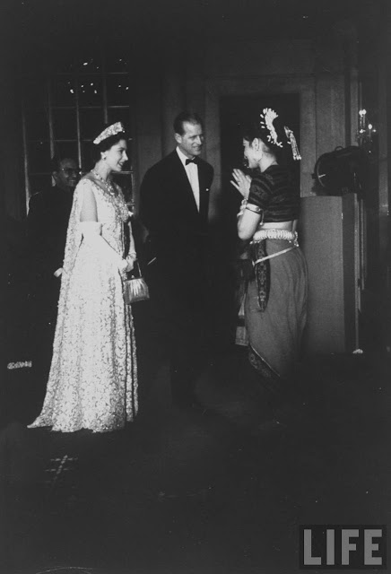 Queen+Elizabeth+II+%2526+Philip+during+their+visit+in+India+2+-+1961