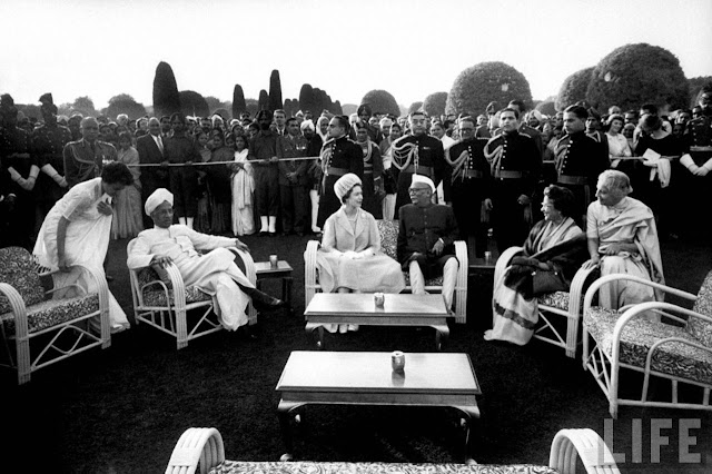 Visiting+Queen+Elizabeth+II+with+Rajendra+Prasad++-+1961
