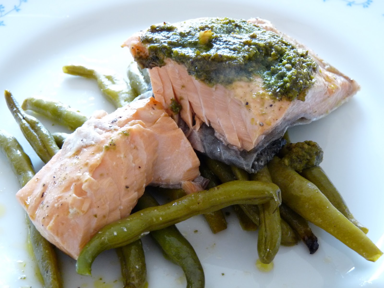 Jamie's Salmon Baked in a Foil Parcel With Green Beans and Pesto