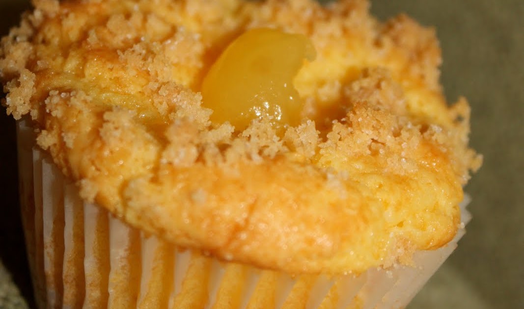 Mmm...Cafe Lemon Bar Cupcakes