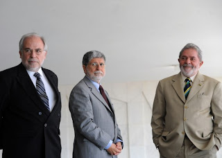 http://4.bp.blogspot.com/_pE9K21-SwwQ/Sr5udzTYFYI/AAAAAAAAEJs/8hDFGEQItOI/s320/LULA+SARGENTO+GARCIA+E+CELSO+AMORIM.jpg