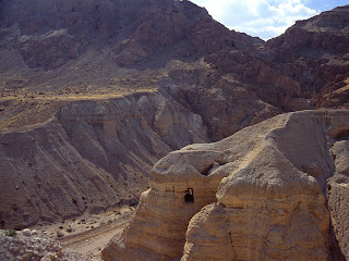 Cave of the Dead Sea Scrolls, Qumran Cave 4, Israel Wallpaper