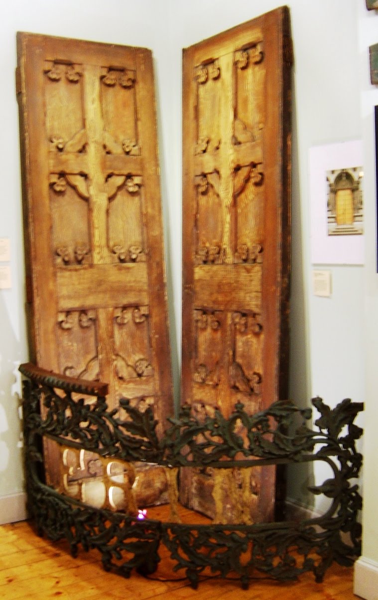 [Oak-grain+Celtic+doors.JPG]