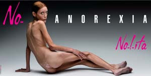 Enlace Dmedicina.com Posado cartel contra anorexia de espalda