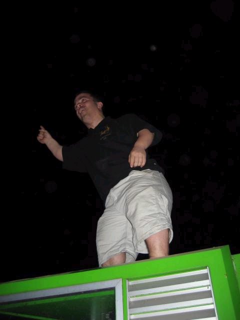 [fonebooth+dancing.bmp]