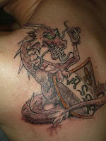 tatouage dragon dos tatouage de dragon dans le dos