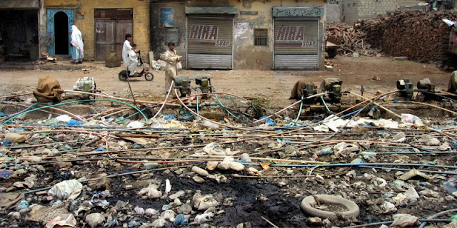 [Image: Karachi+Water+Pollution2.jpg]