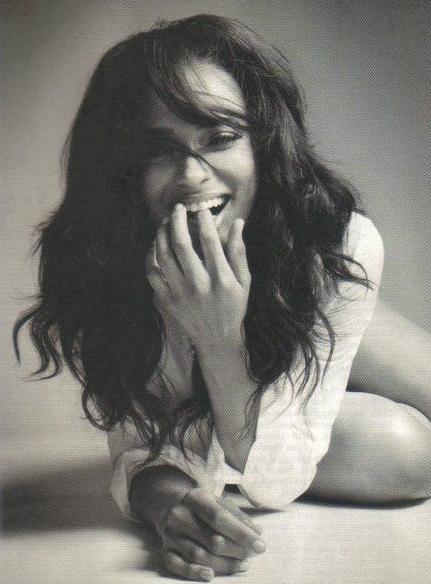 [ciara-vibe-magazine-scans002.jpg]