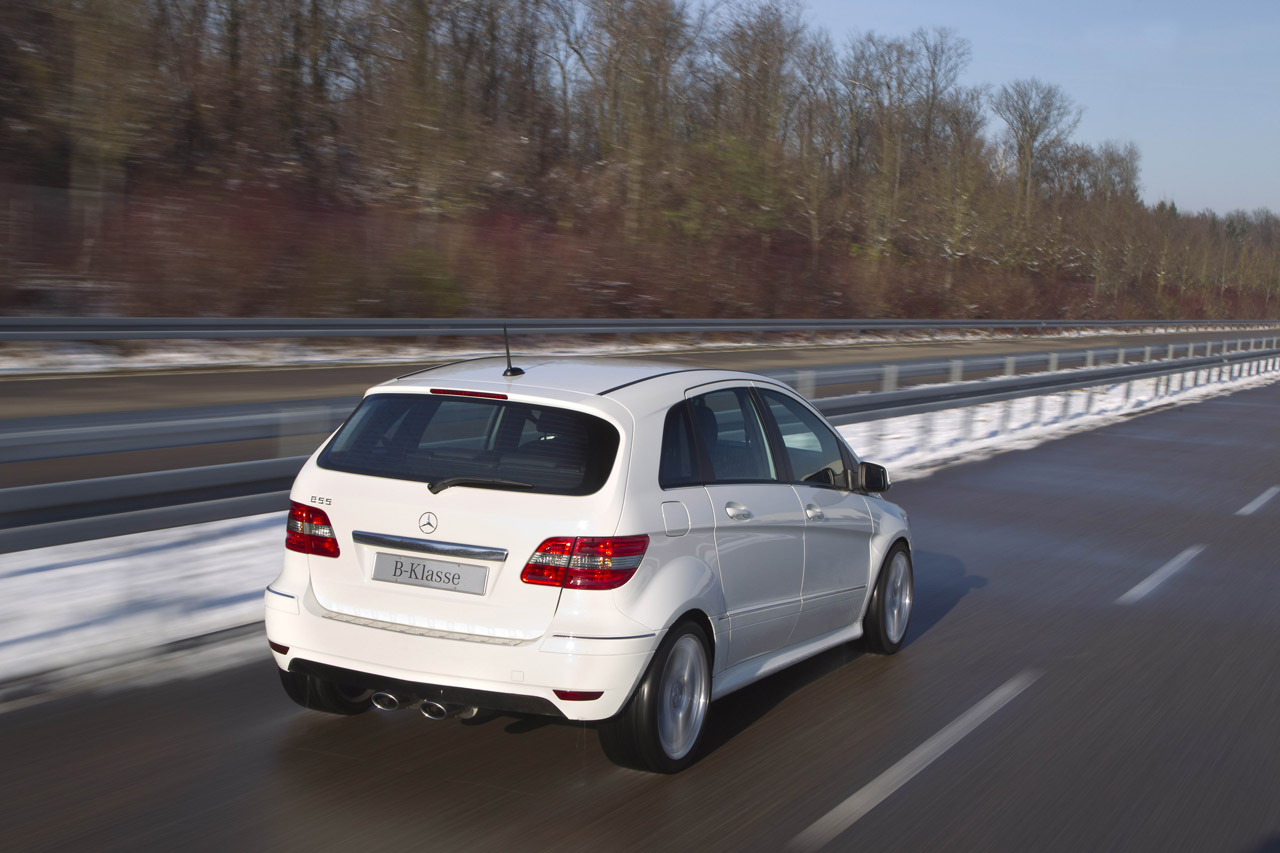 http://4.bp.blogspot.com/_pXnW36GSjVA/TRGDvPgsCPI/AAAAAAAAEHs/U9oKGKa-41E/s1400/Mercedes-Benz%2BB55%2BWallpaper.jpg