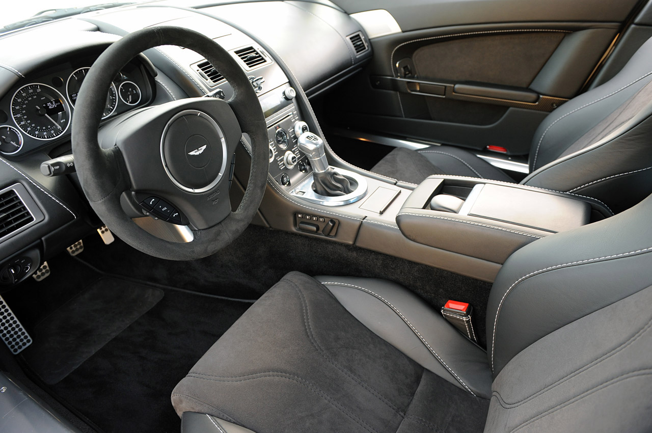 Luxury Car 2012 Aston Martin V12 Vantage Srop Custom