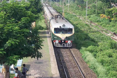 sealdah railway kolkata suburban local train.jpg
