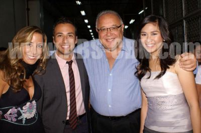 [Howie,Leigh+e+Sarah+Geronimo+at+the+studio+ABS-CBN+backstage+Filippine+27-9-08.jpg]