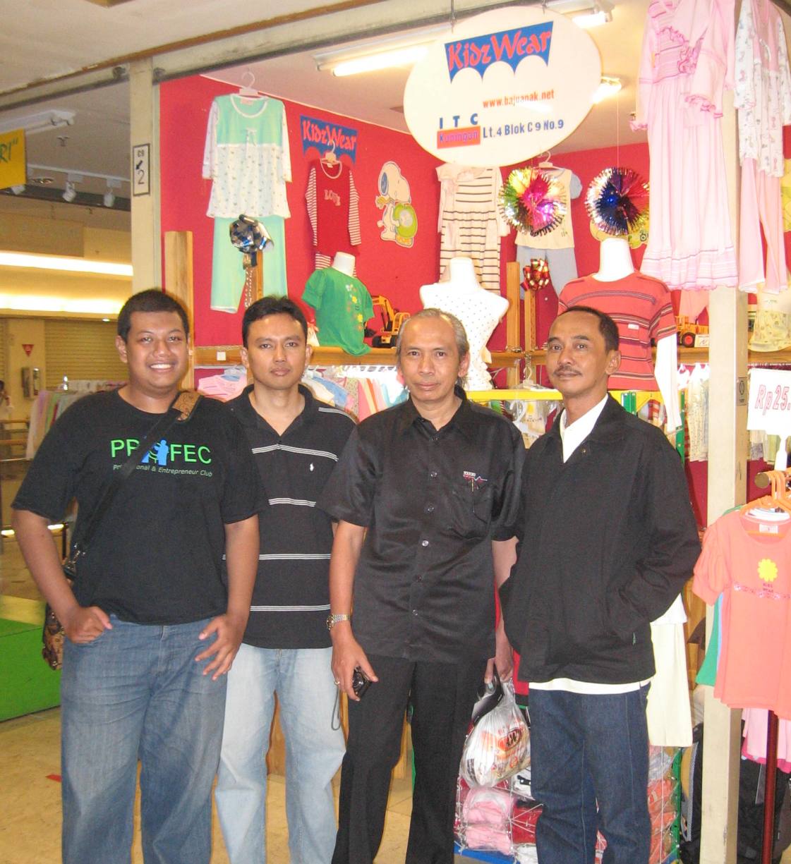 [KidzWear-R.JPG]
