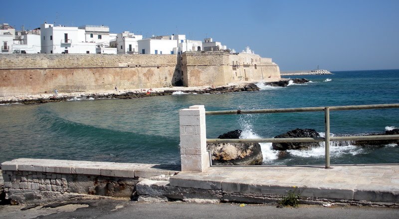 Due Gemelli E Un Po Di Vino Monopoli Pouilles