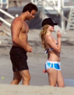 avril lavigne bikini pics. Avril Lavigne HOT Bikini avril lavigne bikini pics. Avril Lavigne HOT Bikini