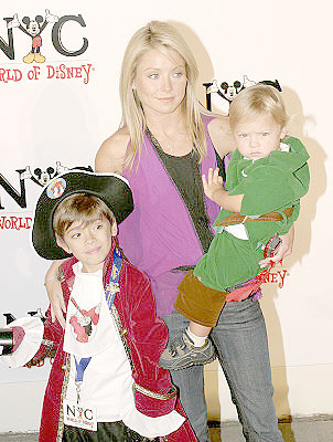 [kelly-ripa-worl-1.jpg]