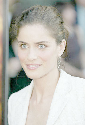 [amanda-peet-we-don’t-live-here-anymore-7.jpg]