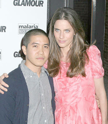 Amanda Peet Fashion Gives Back