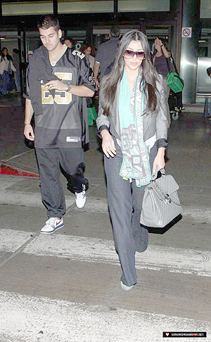 [kim-kardashian-lax-airport-1.jpg]