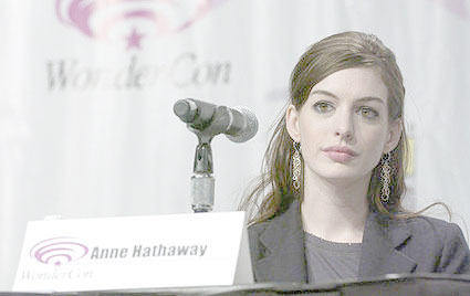 [anne-hathaway-wondercon-day-two-4.jpg]
