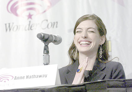 [anne-hathaway-wondercon-day-two-5.jpg]