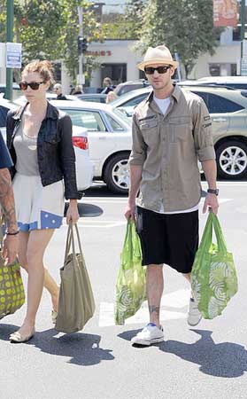 [Justin+Timberlake+and+Jessica+Biel+Shopping+Pics+(2).jpg]