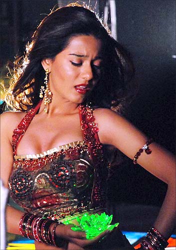 Amrita Rao Photos ~ CelebsJuice.blog
